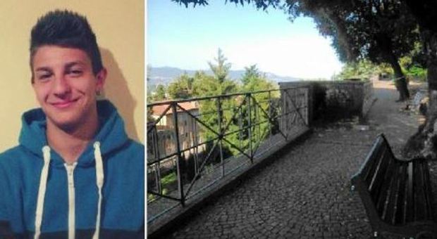 Stefano, 18 anni, precipita dalla balconata dei giardinetti pubblici: muore sul colpo