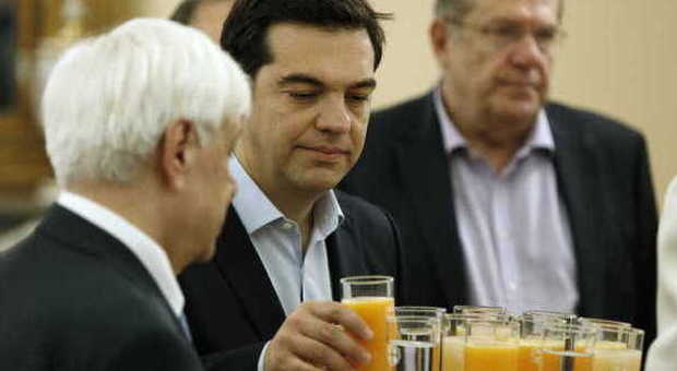 Tsipras, la mamma preoccupata: «Non mangia e non dorme più»