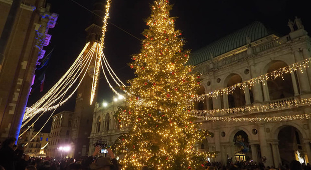 A Vicenza sono state accese le luminarie natalizie