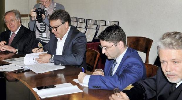 Il presidente del Porto Pino Musolino alla firma dell'accordo BlueFlag