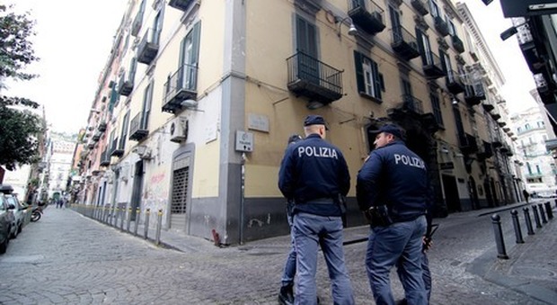 Movida violenta a Napoli, fermato minorenne coinvolto nella sparatoria ai Baretti