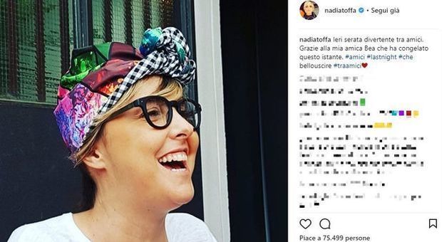 Nadia Toffa torna (con nuovo look) su Instagram: «Ieri serata divertente tra amici»