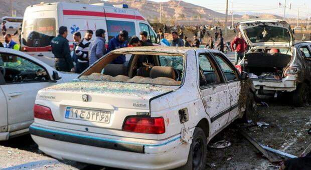 Strage alla tomba di Soleimani Bombe tra la folla, più di 100 morti