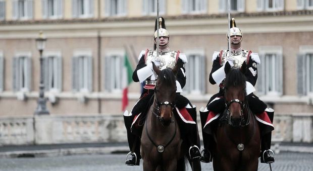 Roma, domenica al Quirinale cambio della guardia d'onore e concerto della banda dei carabinieri