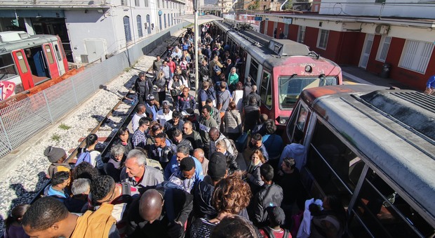 Treni vecchi e tagli: trasporti, in Campania calano i passeggeri