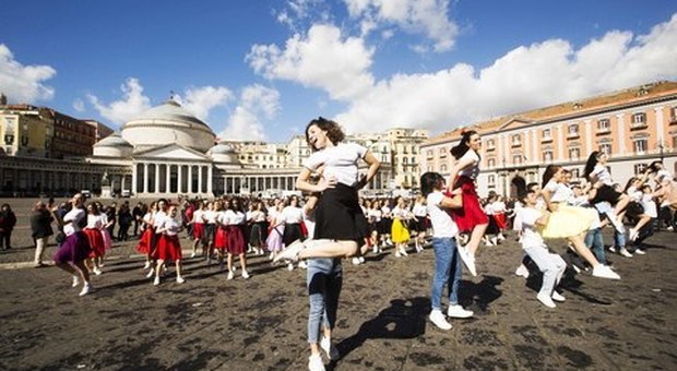Napoli, festoso flash mob in piazza Plebiscito nel segno di Gershwin