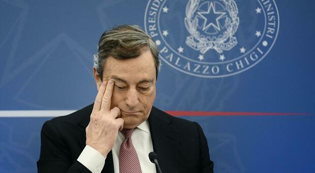 Draghi in conferenza stampa: «Addio stato di emergenza e restrizioni, riapre l'economia»