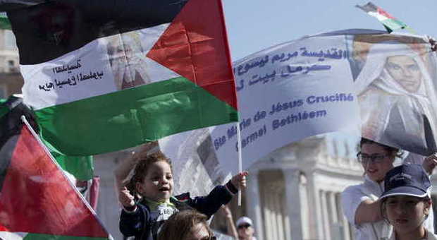 Il Papa canonizza 4 suore, di cui 2 palestinesi: festa e bandiere in Vaticano