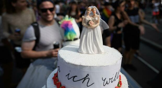 Svizzera, via libera ai matrimoni gay: al referendum 64,10% di sì