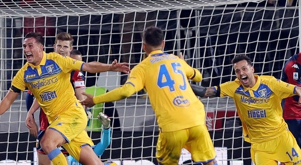 Soulé-Monterisi, il Frosinone stende il Genoa 2-1 e vola: superata la Lazio, zona Europa a -2