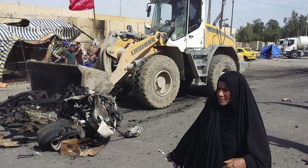Baghdad, doppio attacco kamikaze al mercato: finora sono 28 i morti