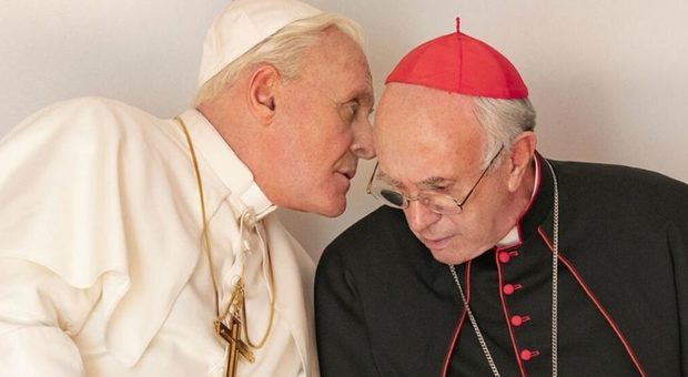 Ratzinger e Bergoglio sono "I due papi": «Due diverse visioni del mondo»