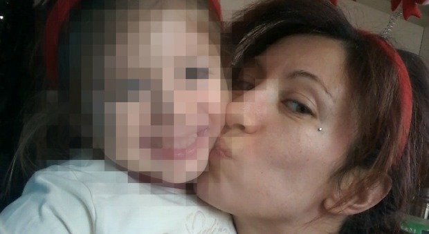 Alessia, uccisa a 29 anni dal fidanzato: in casa con la figlia di 4 anni