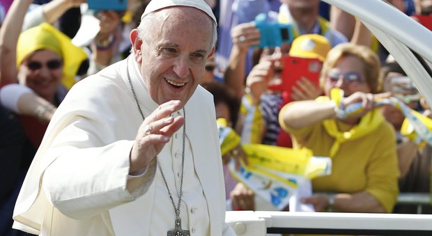 Papa Bergoglio denuncia: «Oggi si specula su poveri, lavoro, migranti, giovani e futuro»