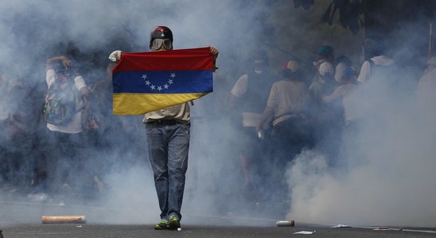 Venezuela, proteste contro Maduro: due manifestanti uccisi