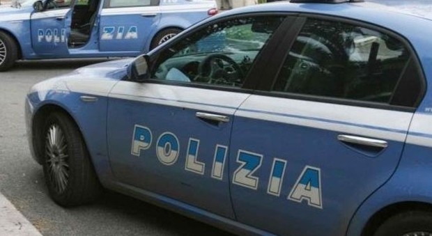 Roma, nascoste in un box oltre 500 dosi di cocaina: arrestati due giovani pusher