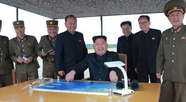 Corea del Nord, Kim Jong Un rilancia: «Le nostre capacità militari saranno invincibili»