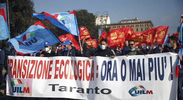 Una protesta dei lavoratori ex Ilva di Taranto