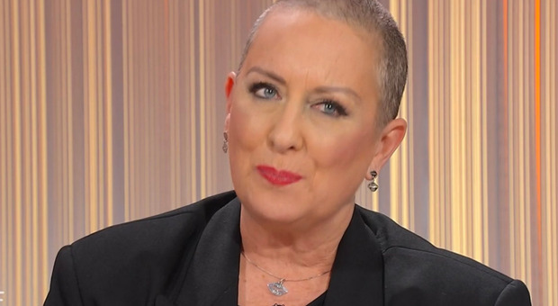 Carolyn Smith, il tumore è tornato per la terza volta: «Ho tagliato i capelli, stavolta è più complicata»