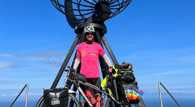 Avvocato in bici da Pompei a Capo Nord, impresa con un messaggio di pace