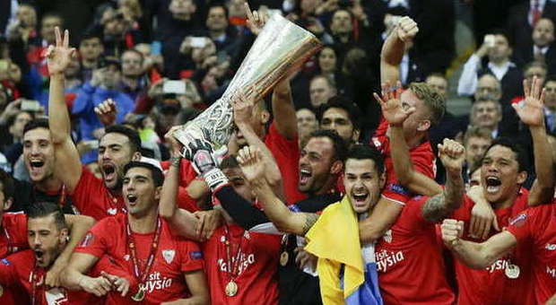 Il Siviglia piega il Dnipro e vince l’Europa League Paura per Matheus: perde i sensi in campo