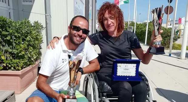 Claudia Mancini e il coach Luca Mincarini Dalla carrozzina alla vela: il trionfo di Claudia Mancini