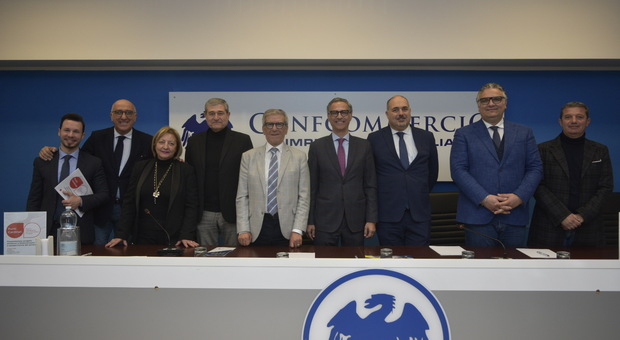 I sindaci e i dirigenti di Confcommercio Taranto all'incontro