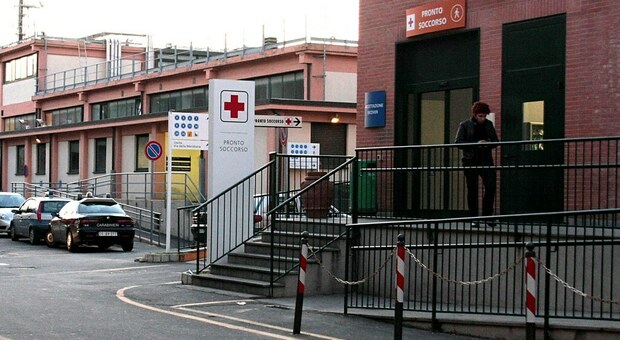 Offende un’infermiera al pronto soccorso: multa da mille euro per una 18enne