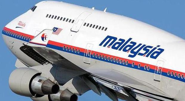 Malaysia, si rompe un carrello e l'aereo è costretto a un atterraggio d'emergenza