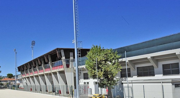 Pesaro, addio alla vecchia tribuna dello Stadio Benelli: arrivano uffici e appartamenti