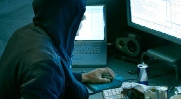 Studenti hacker violano il registro di classe per alzarsi i voti: 13 ragazzi nei guai