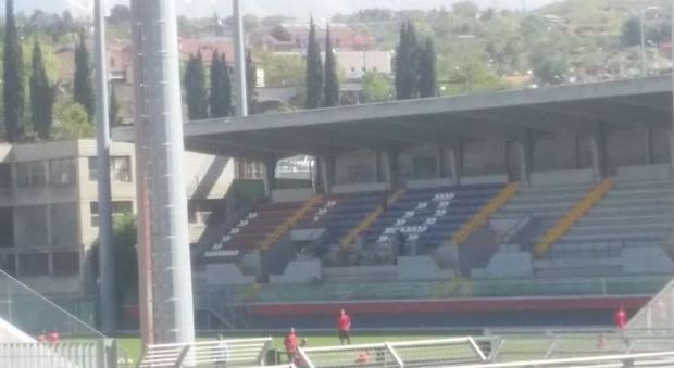 Stadio di Acquasanta, spunta la scritta "L'Aquila" sulle tribune