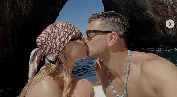 Beatrice Valli e Marco Fantini sono partiti in vacanza: a Ibiza passeranno i prossimi giorni in pieno relax
