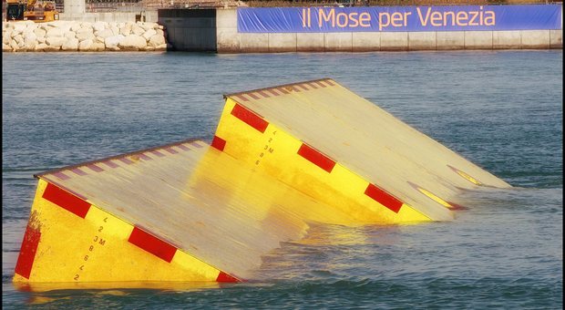 Venezia, Mose ancora in alto mare: a ottobre nuovo stop ai lavori