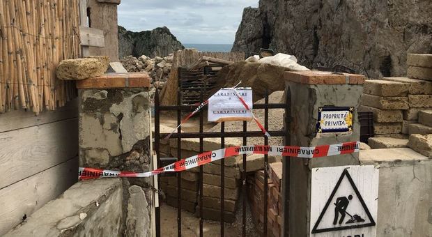 Abuso con vista sui Faraglioni, i carabinieri sequestrano villetta a Capri