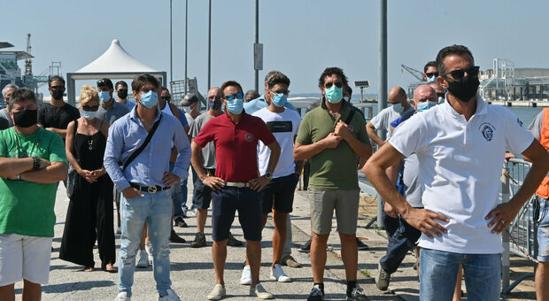 la protesta dei lavoratori delle imprese portuali alla Marittima il 10 agosto scorso