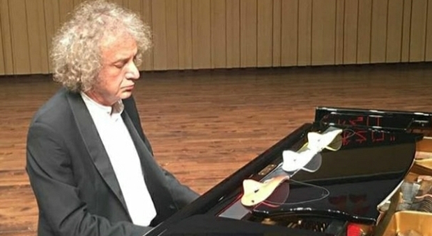 Il concerto virtuale del maestro Cacciapaglia: «La magia del piano anche in streaming»