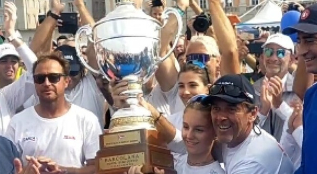 Furio Benussi vince la Barcolana, al traguardo cede il timone alla figlia 16enne Marta