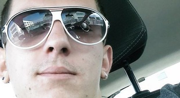 Giuseppe, 25 anni, accoltellato a morte dopo un diverbio stradale: stava aspettando la fidanzata