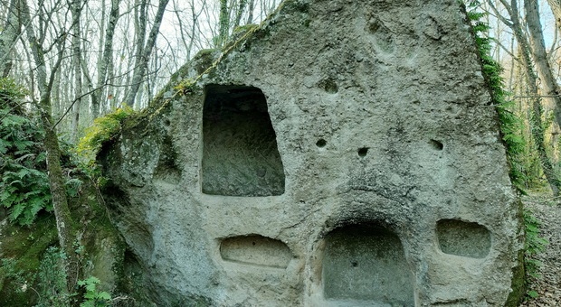 Tuscia dei misteri: dalla Necropoli di Santa Cecilia al minuscolo borgo di Mugnano in Teverina
