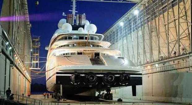 Azzam, lo yacht più grande del mondo Arabo batte Abramovich: costo faraonico