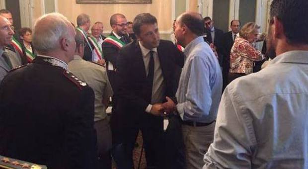 Piacenza, abbraccio tra Renzi e Bersani