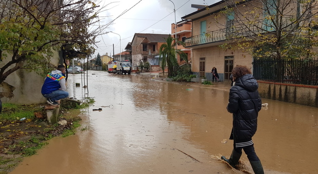 Bomba d'acqua sul Vallo di Diano: straripa torrente, evacuate case