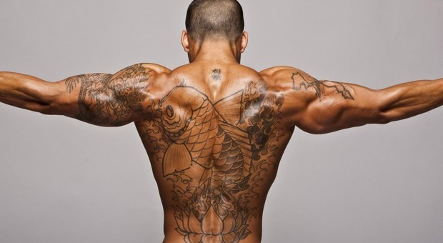 Tatuaggi senza controllo sanitario, scoperto operatore abusivo. Cercava i clienti sui social