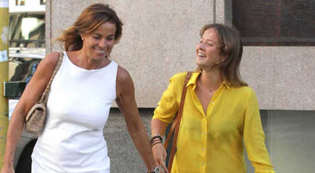 Cristina Parodi, shopping a Milano con la figlia Benedetta prima de "La vita in diretta"