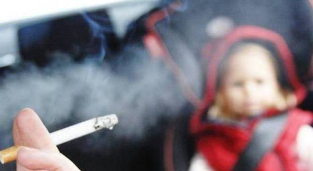 Sigarette, niente fumo in auto con minori e donne incinte
