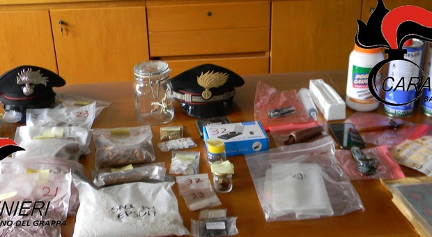 Il materiale sequestrato dai carabinieri di Marostica