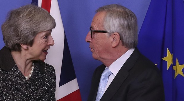 Brexit: Ue, in telefonata Juncker-May scambio informazioni
