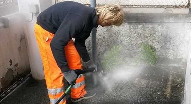 Per eliminare le erbacce delle strade sarà usato il vapore