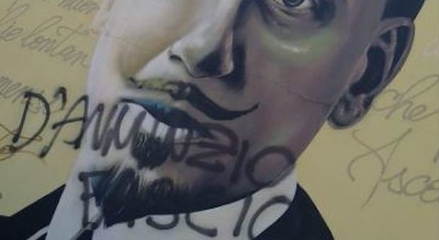 Pescara, murale sfregiato: «D’Annunzio fascio» trasuda ignoranza